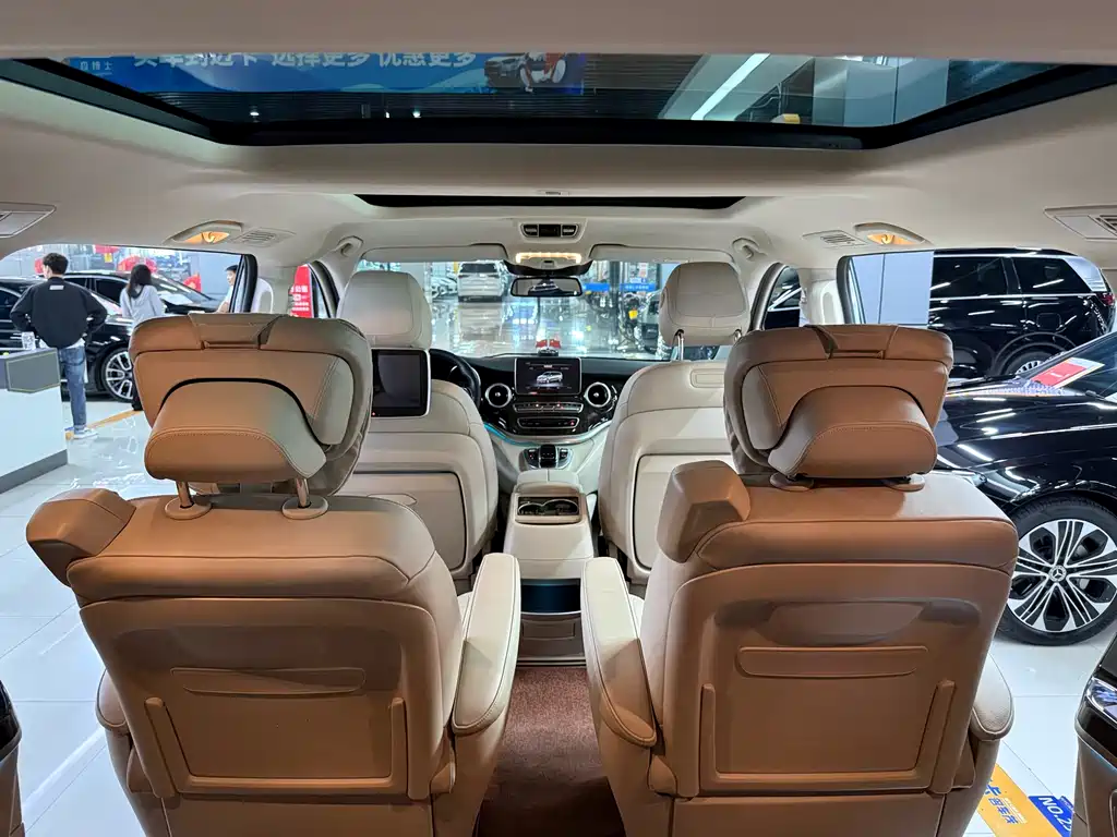 Mercedes-Benz V-Class 2018 — фото 19