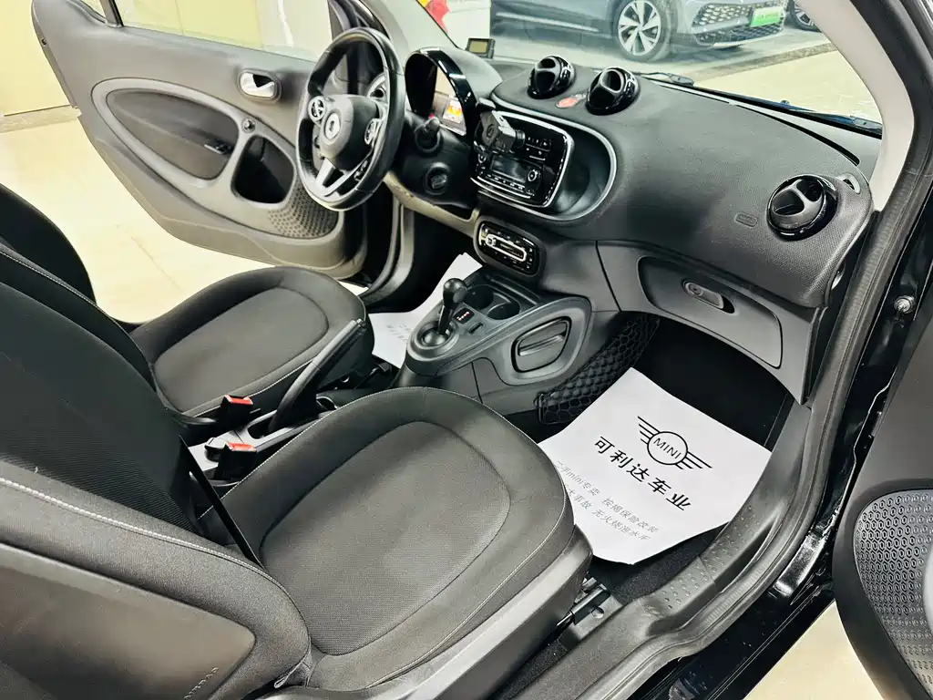 smart Fortwo 2018 — фото 15