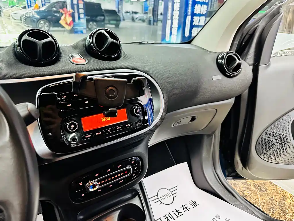 smart Fortwo 2018 — фото 32