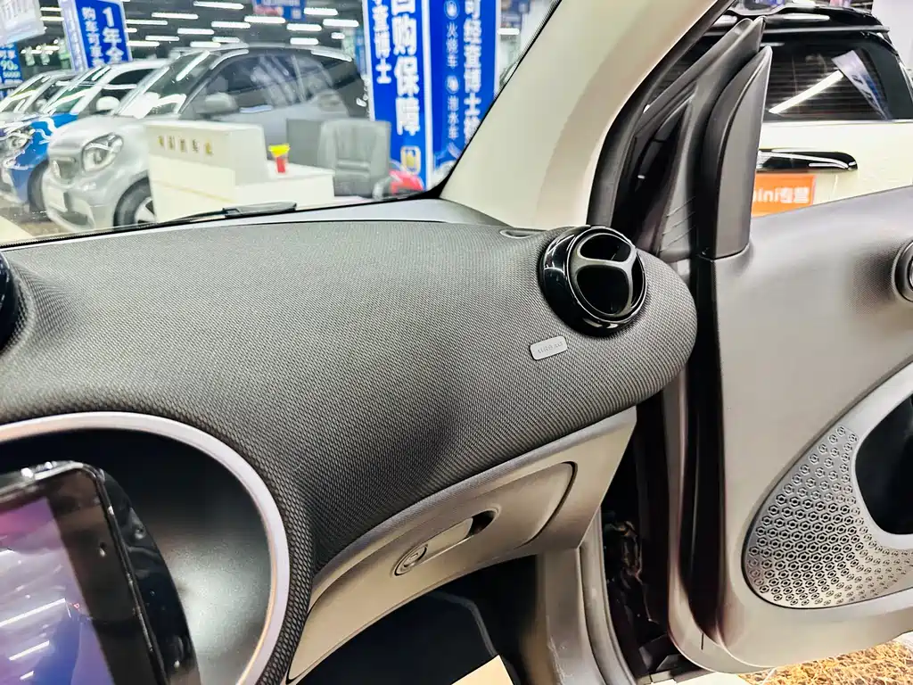 smart Fortwo 2019 — фото 33