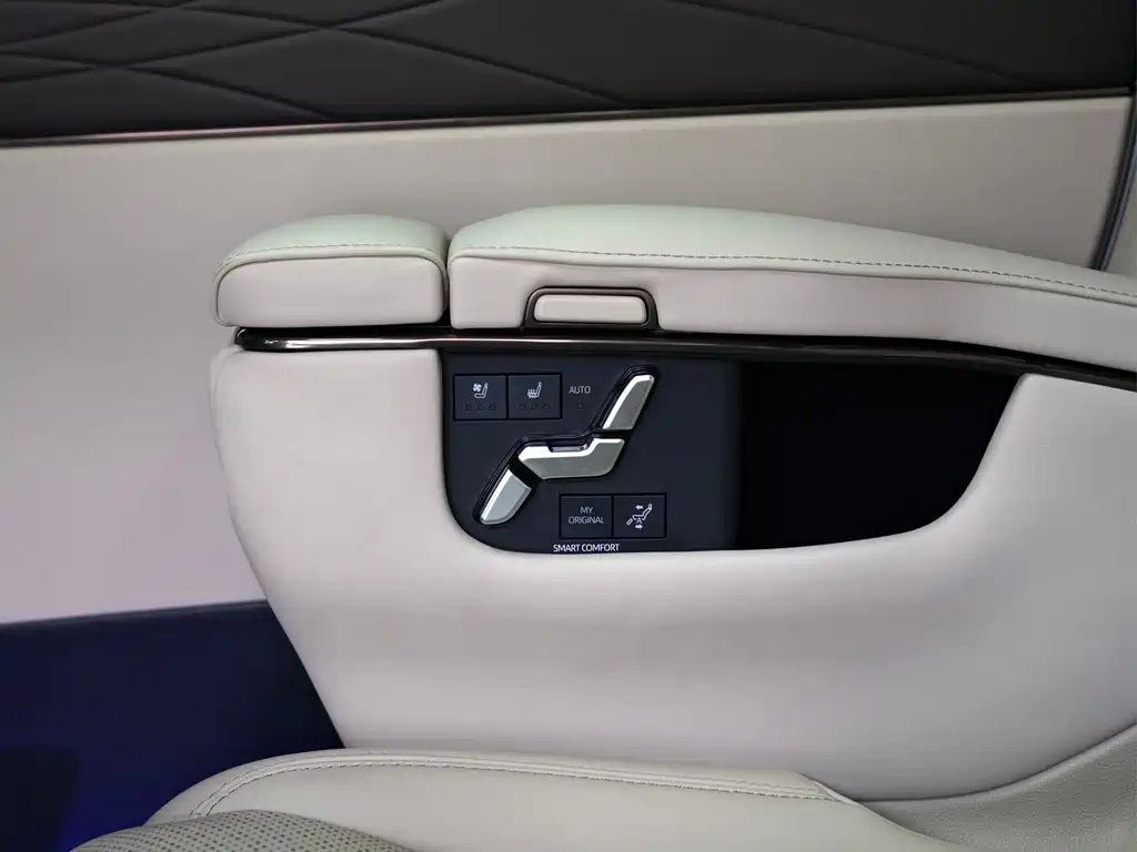 Toyota Alphard 2024 — фото 17
