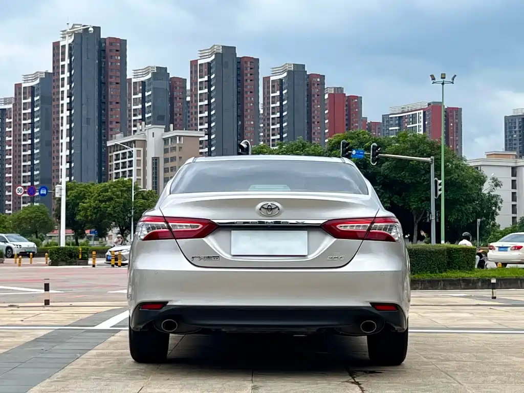 Toyota Camry 2019 — фото 8