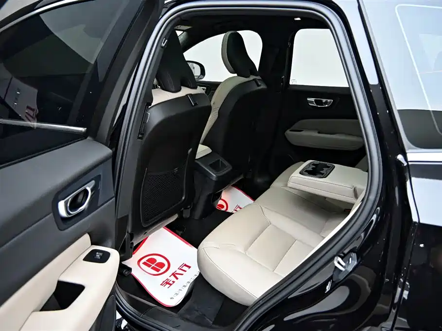 Volvo XC60 2025 — фото 12
