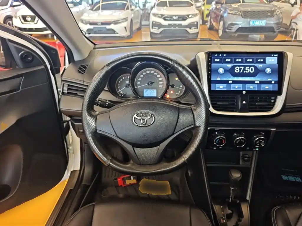 Toyota Yaris L 2021 — фото 11