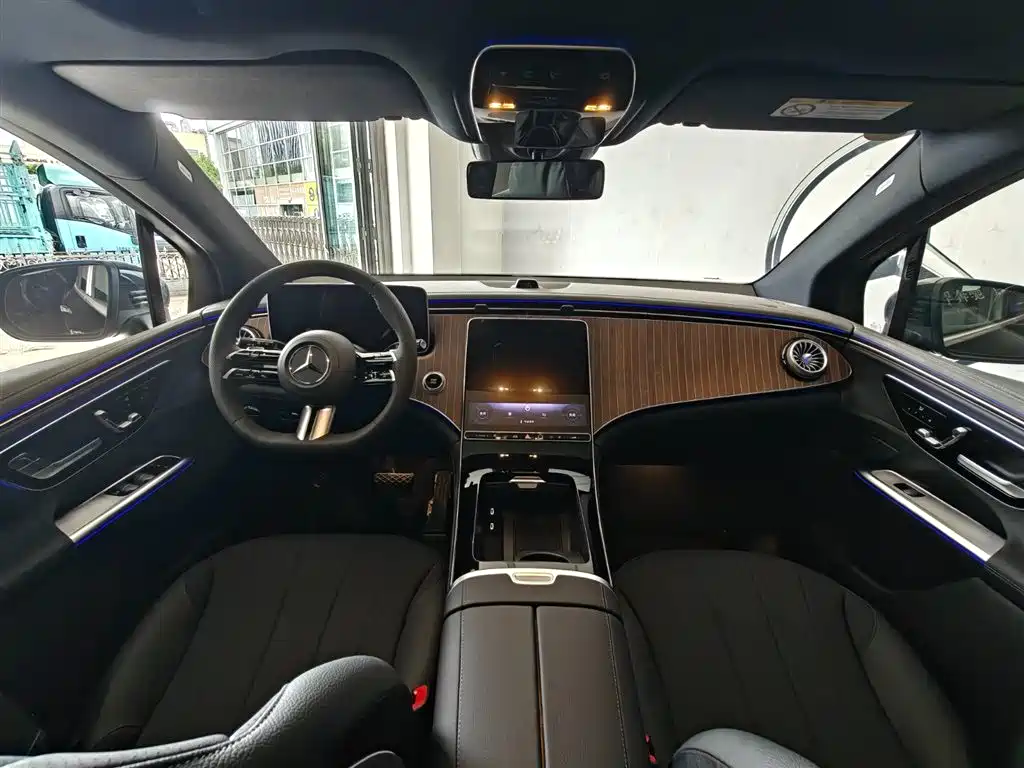 Mercedes-Benz EQE SUV 2025 — фото 13