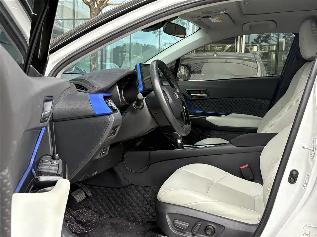 Toyota C-HR 2022 — фото 6