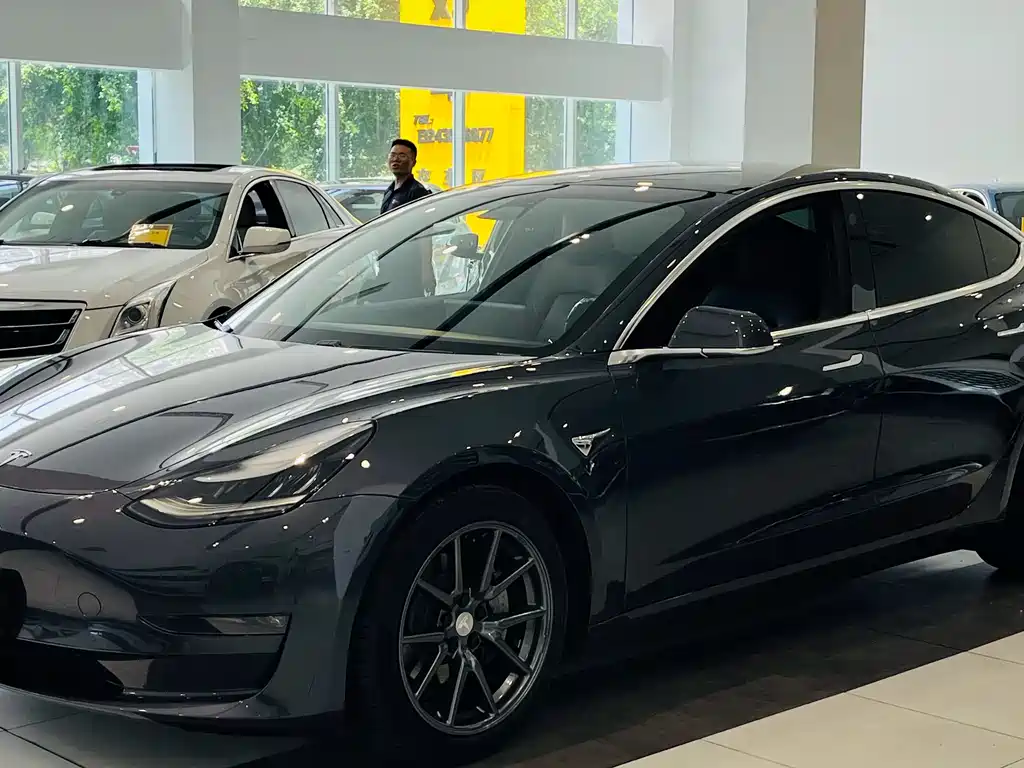Tesla Model 3 2020 — фото 1