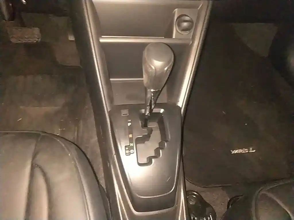 Toyota Yaris L 2020 — фото 14
