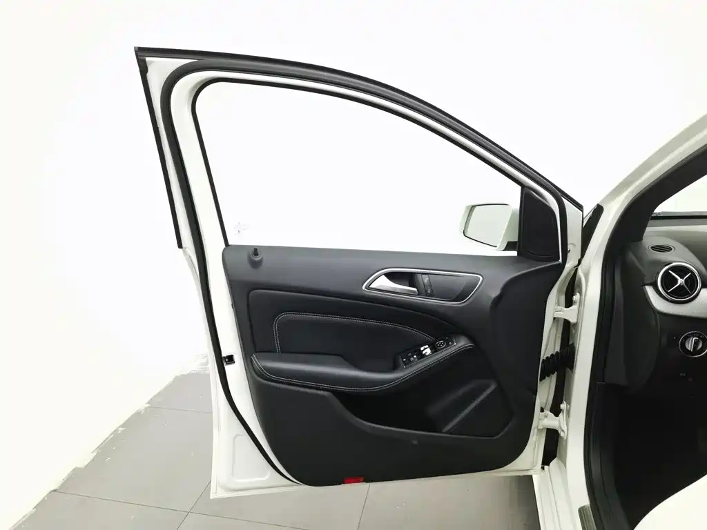 Mercedes-Benz B-Class 2016 — фото 8