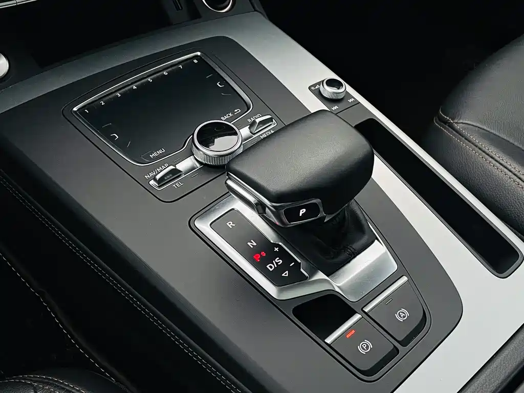 Audi Q5L 2019 — фото 10