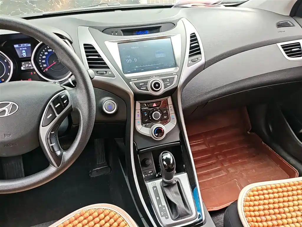 Hyundai Elantra Langdong 2016 — фото 13