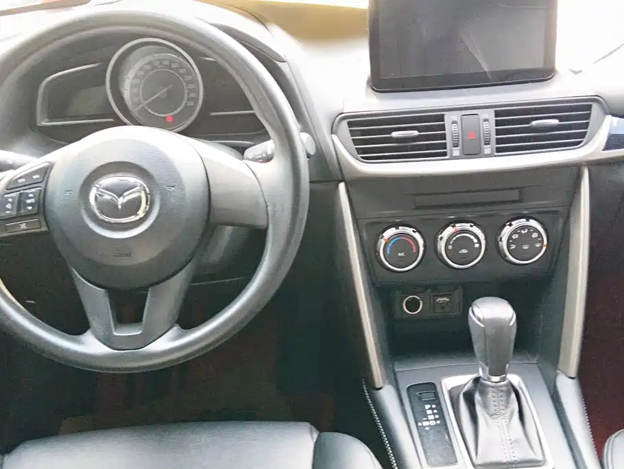 Mazda CX-4 2017 — фото 12
