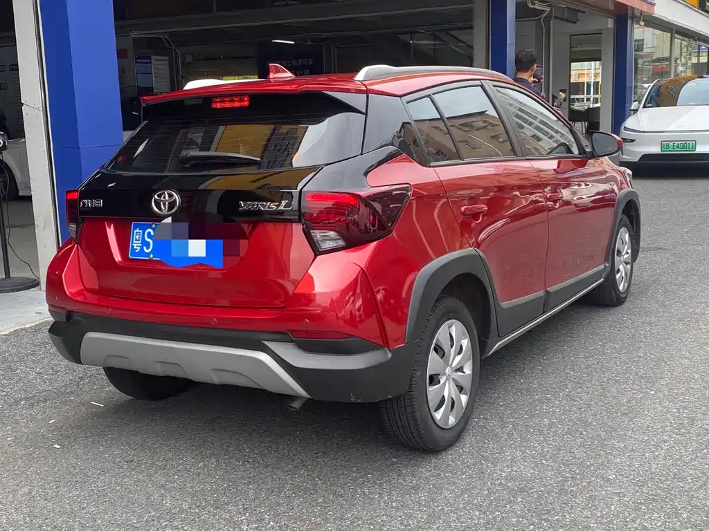 Toyota Yaris L 2021