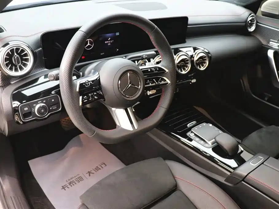 Mercedes-Benz A-Class 2024 — фото 13