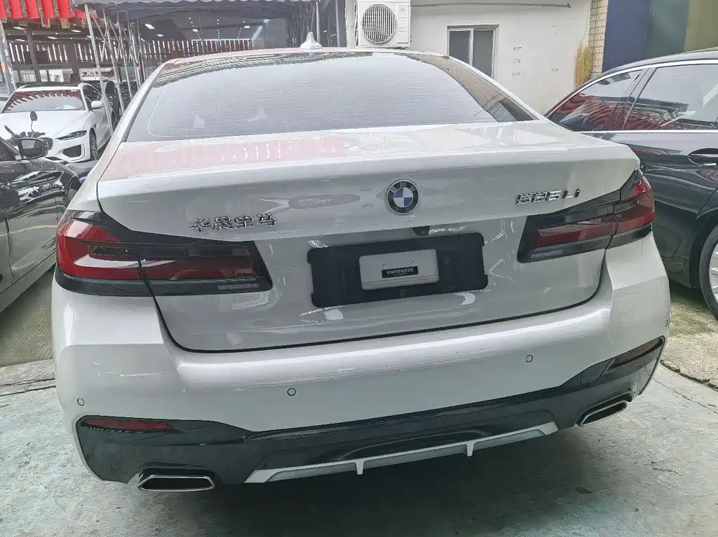 BMW 5 Series 2021 — фото 12