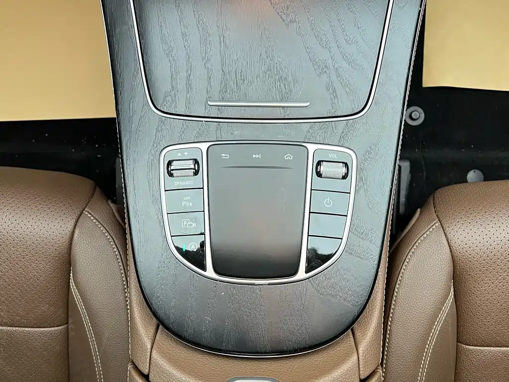 Mercedes-Benz E-Class 2019 — фото 25