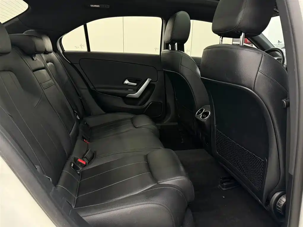 Mercedes-Benz A-Class 2022 — фото 15