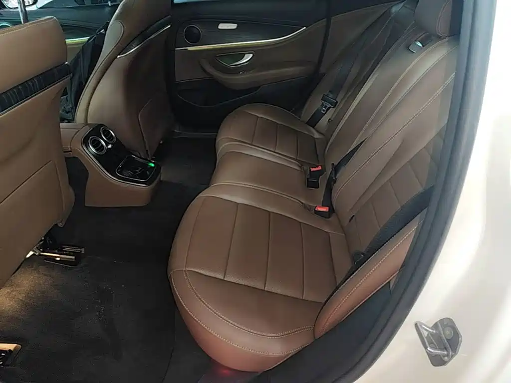 Mercedes-Benz E-Class 2023 — фото 17