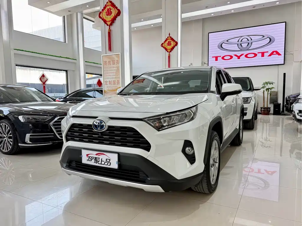Toyota RAV4 2022 — фото 1