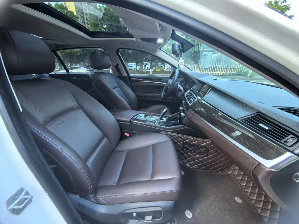 BMW 5 Series 2015 — фото 12
