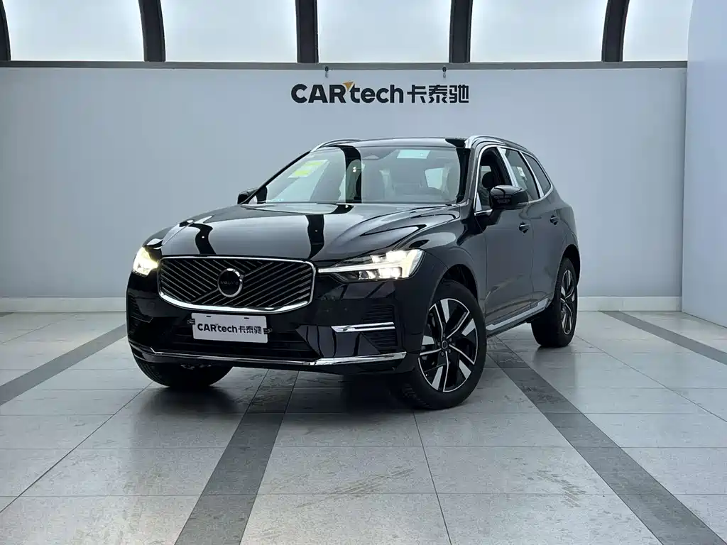 Volvo XC60 2026 — фото 1