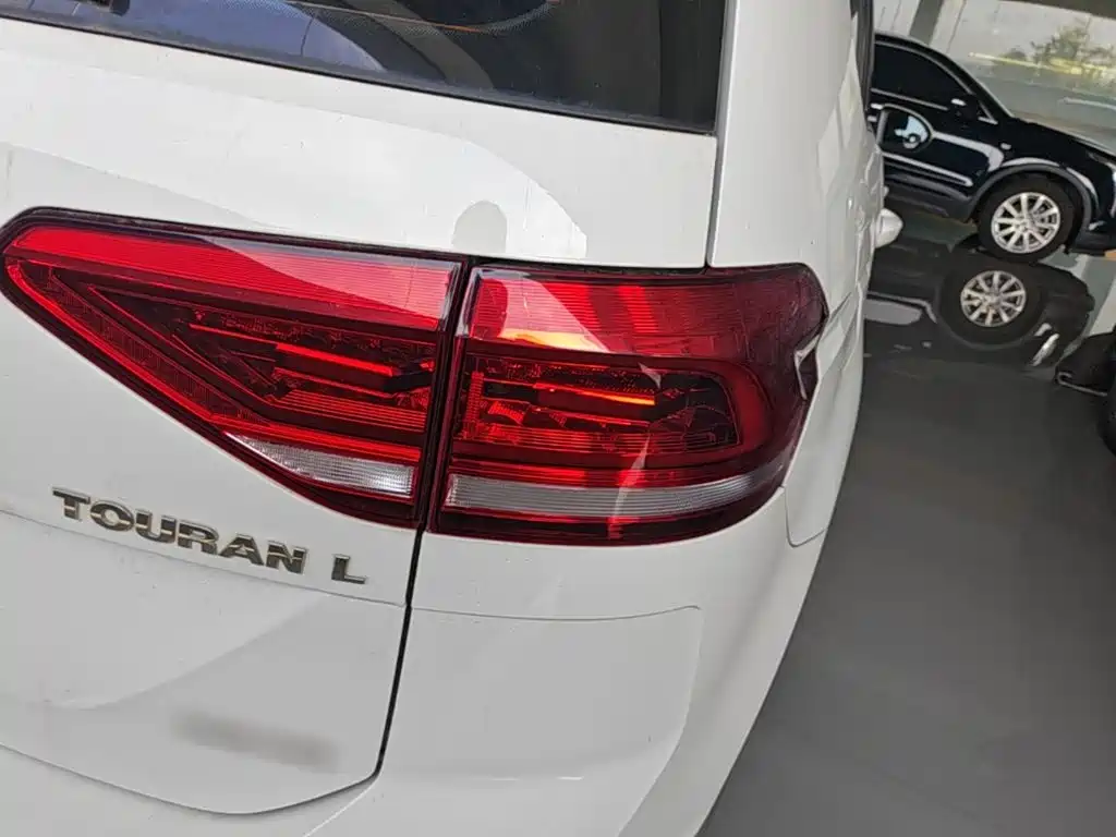 Volkswagen Touran 2018 — фото 8