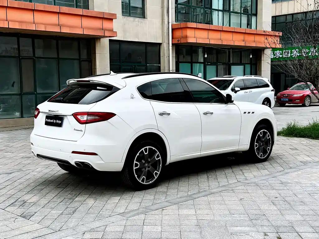 Maserati Levante 2017 — фото 5