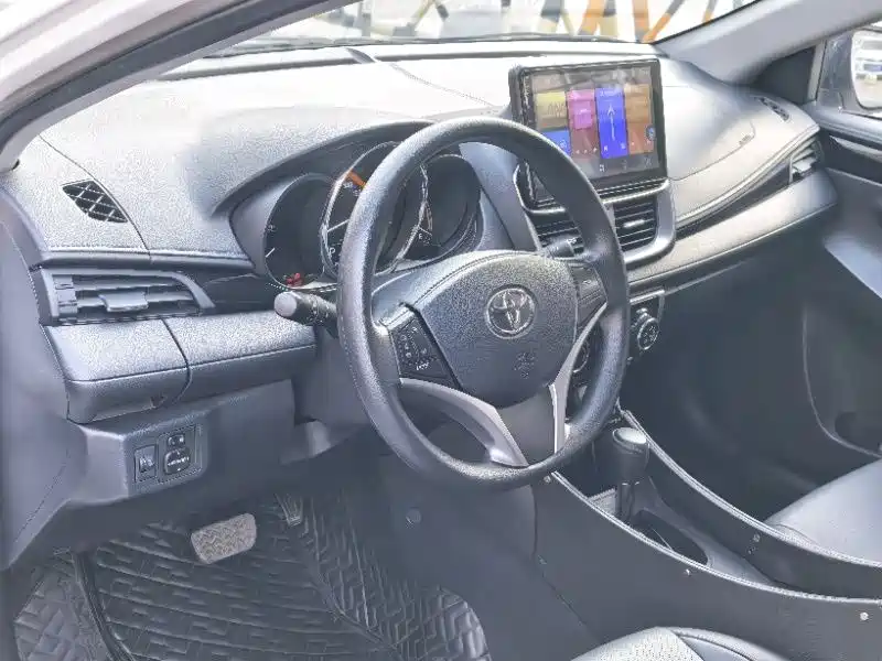 Toyota Yaris L 2022 — фото 9