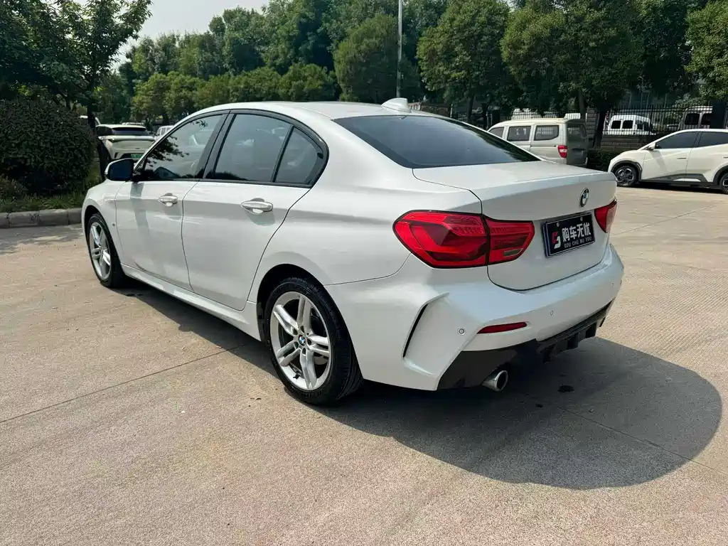 BMW 1 Series 2019 — фото 9