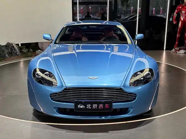 Aston Martin V8 Vantage 2011