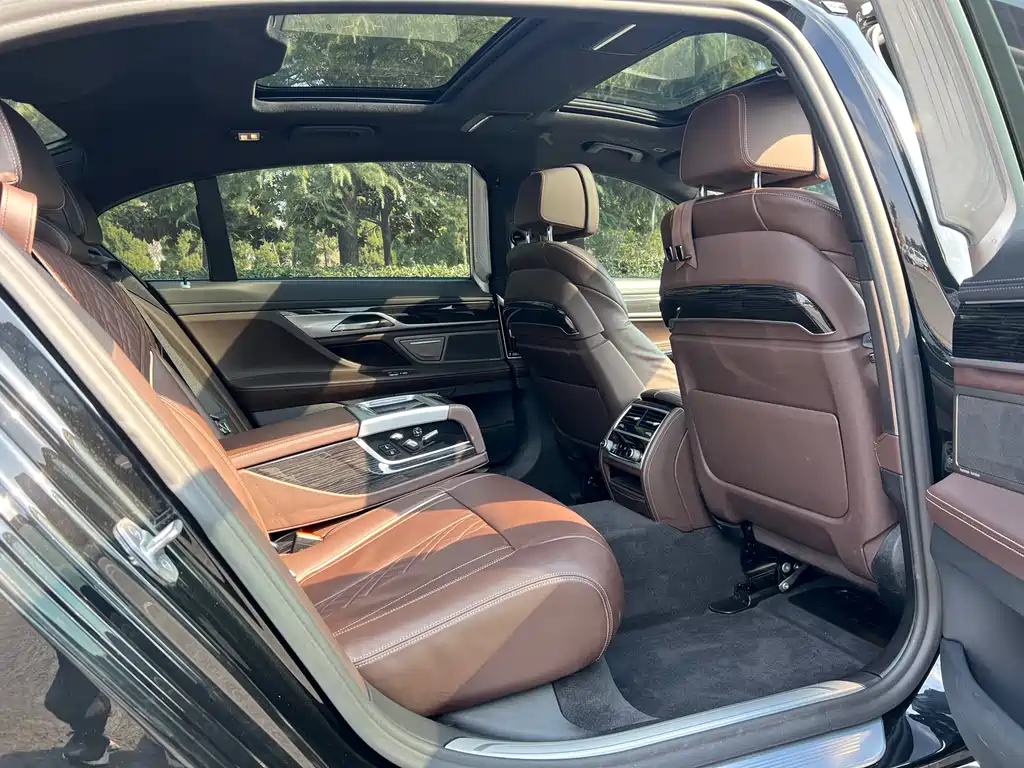 BMW 7 Series 2020 — фото 10