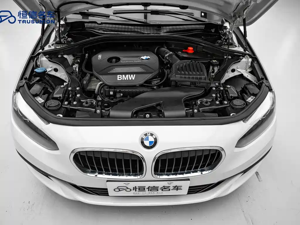 BMW 1 Series 2017 — фото 19