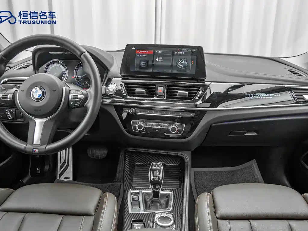 BMW 1 Series 2021 — фото 12