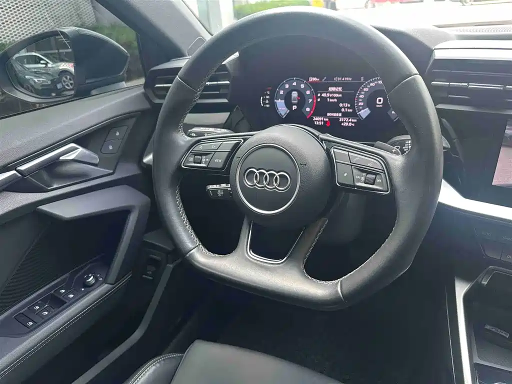 Audi A3 2024 — фото 10