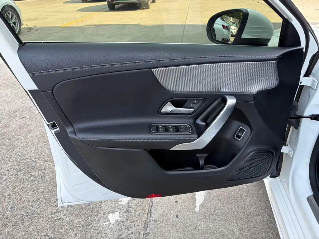 Mercedes-Benz A-Class 2024 — фото 16