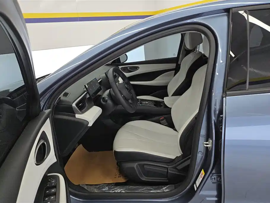 BYD Seal 05 DM-i 2025 — фото 9