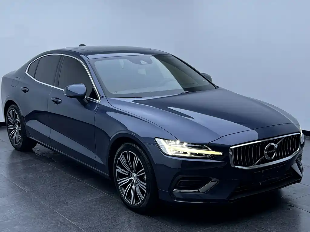 Volvo S60 2022 — фото 4