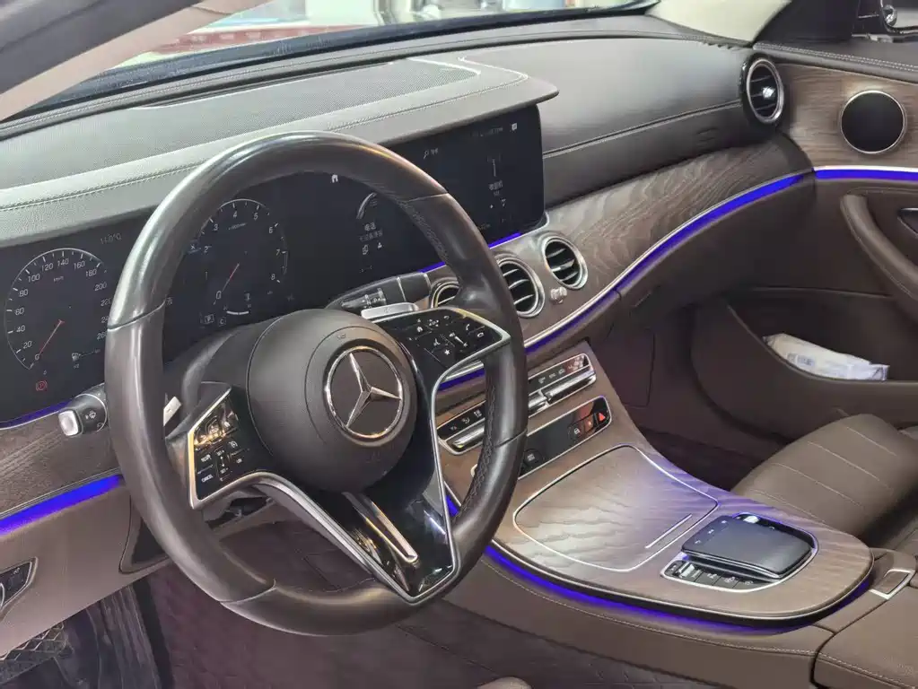 Mercedes-Benz E-Class 2023 — фото 10