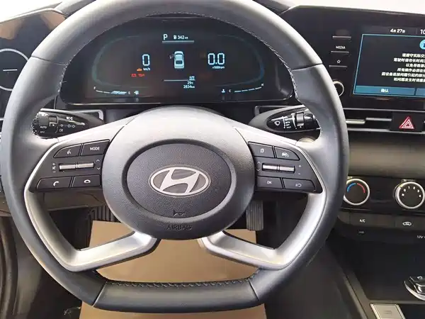 Hyundai Elantra 2023