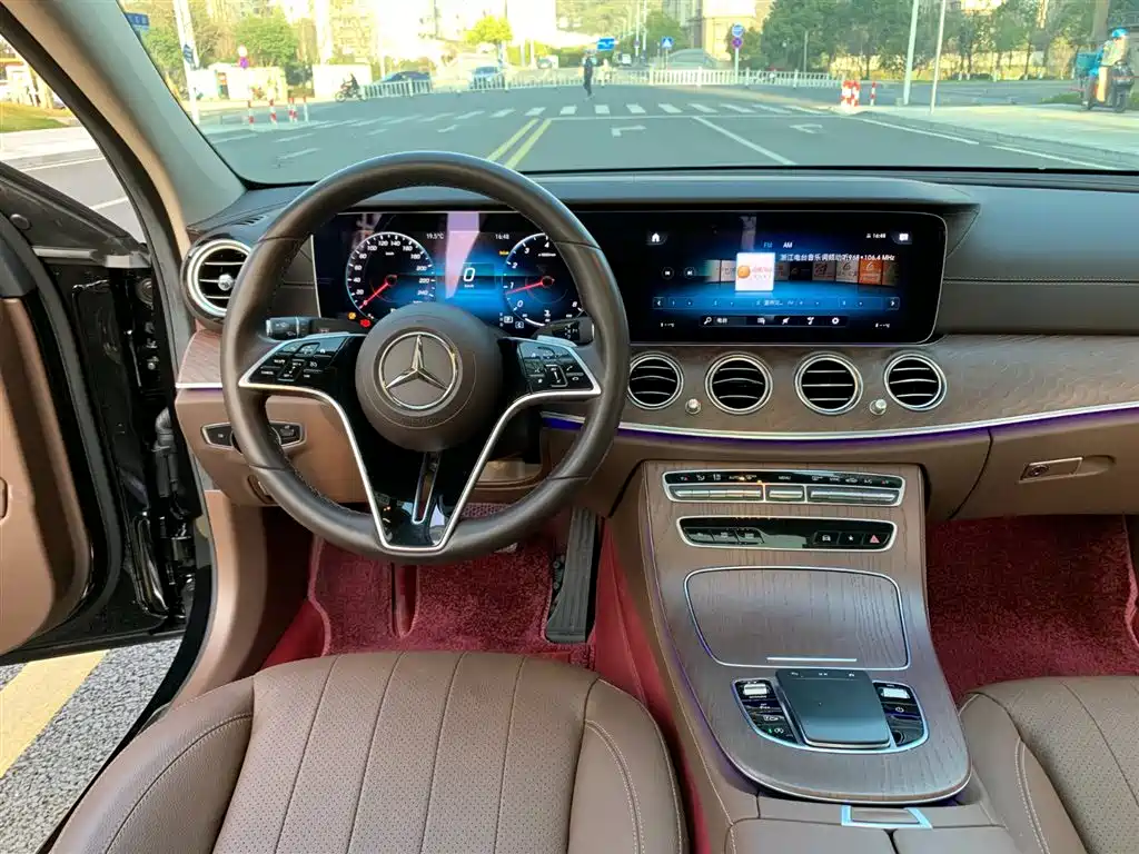 Mercedes-Benz E-Class 2023 — фото 11
