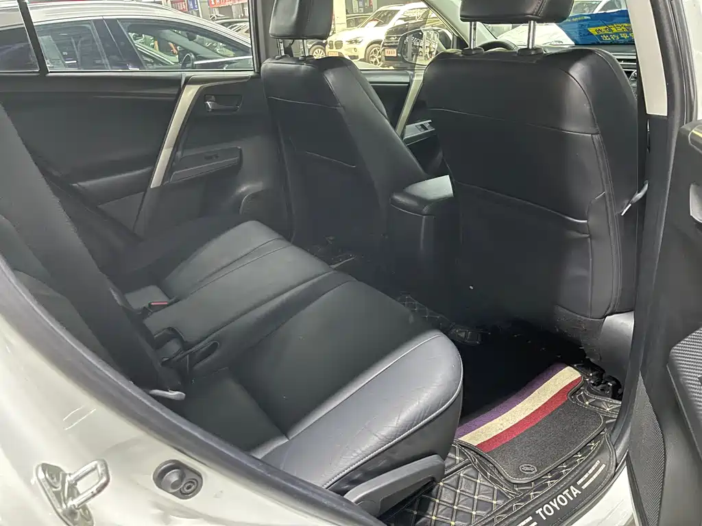 Toyota RAV4 2016 — фото 10