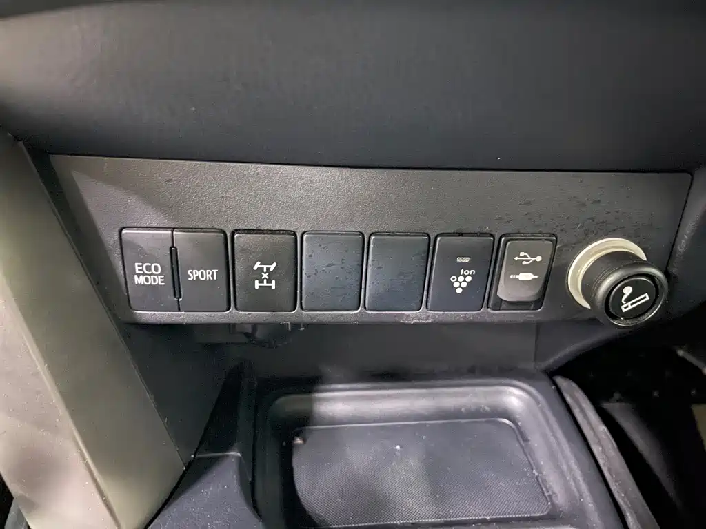 Toyota RAV4 2016 — фото 12