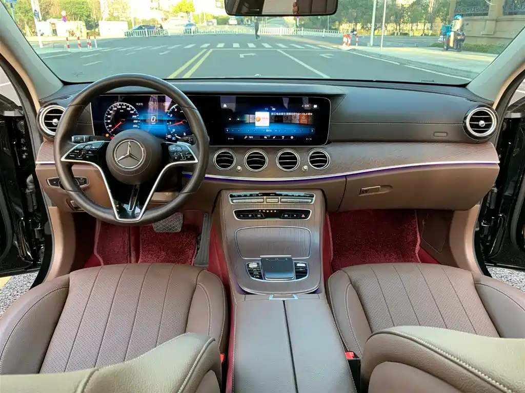 Mercedes-Benz E-Class 2023 — фото 10
