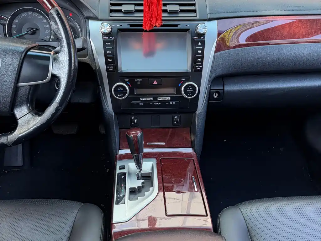 Toyota Camry 2014 — фото 11