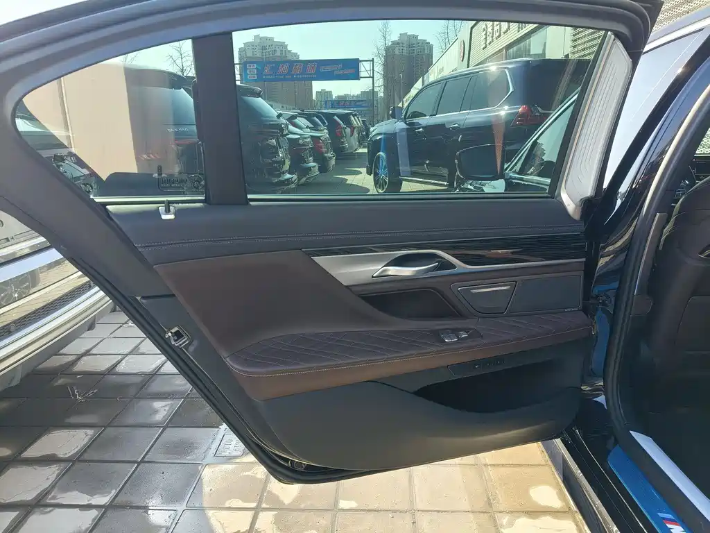 BMW 7 Series 2020 — фото 17