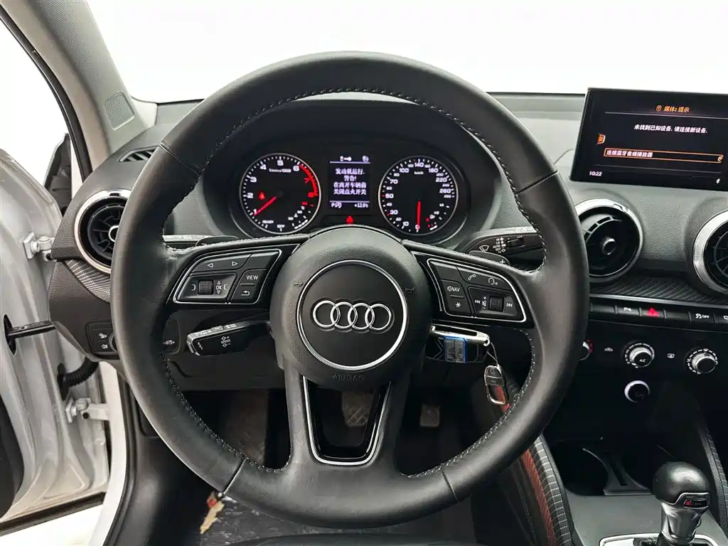 Audi Q2L 2022 — фото 11