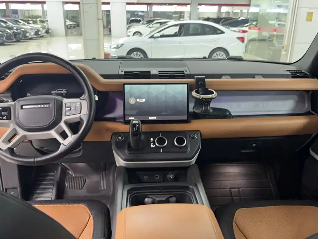 Land Rover Defender 2024 — фото 10
