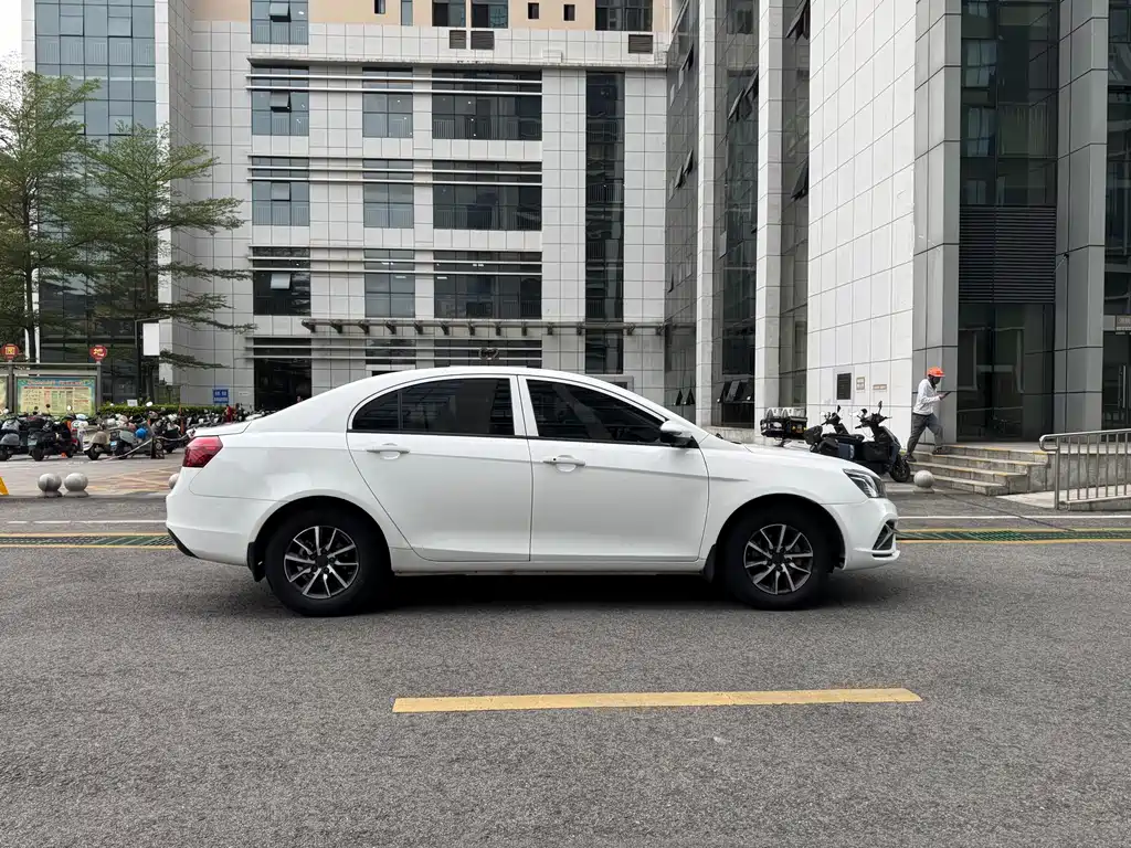 Geely Emgrand 2019 — фото 27