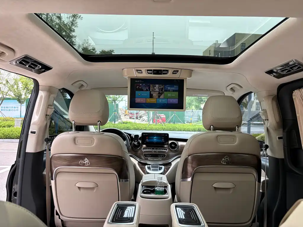 Mercedes-Benz V-Class 2022 — фото 10