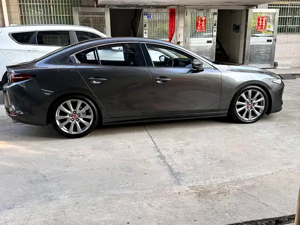 Mazda 3 Axela 2022
